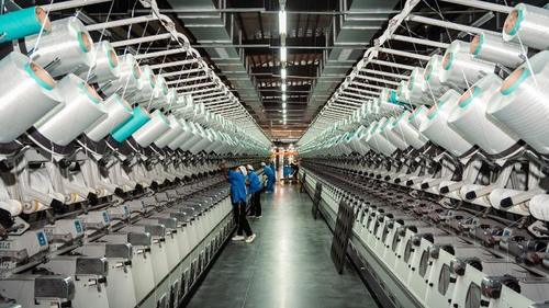 Ultime notizie aziendali su Differenze tra fibre di cotone e poliestere: un'analisi professionale approfondita