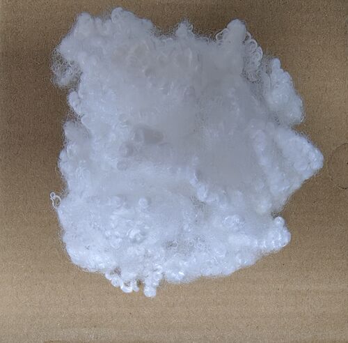 Ultime notizie aziendali su Fibra di poliestere siliconizzata contro non siliconizzata: differenze chiave, usi e come scegliere