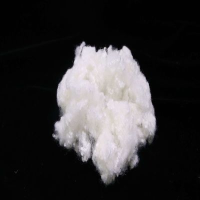 Un buon prezzo. Una fibra di poliestere riciclata di grado 51mm siliconizzata e vuota per riempire il divano in linea