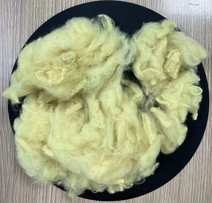 Un buon prezzo. Fibra di poliestere riciclato a fiocco 2.5D 51mm Giallo Pulcino in linea