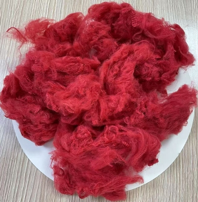Un buon prezzo. Fibra di poliestere non siliconata Dope Dyed 1.5D 38mm Rosso Brillante in linea