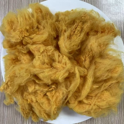 Un buon prezzo. Fibra di poliestere tinta in massa 1.5D Giallo Oro ad alta resistenza alla fiamma in linea