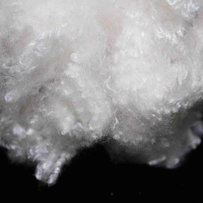 Un buon prezzo. Materiale di riempimento in fibra di poliestere 3D bianca in microfibra cava per giocattoli farcito in linea