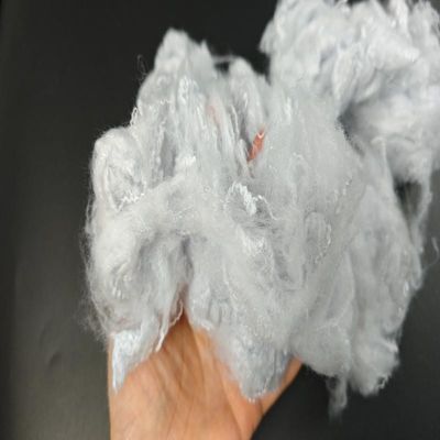Un buon prezzo. Fibra di poliestere massiccio riciclata 1.4D*38mm per filatura in linea