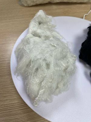 Un buon prezzo. Fibra in fibre in fiocco di poliestere 0.7D×32mm, Punto di fusione 110-260°C Fibra tessile sintetica in linea