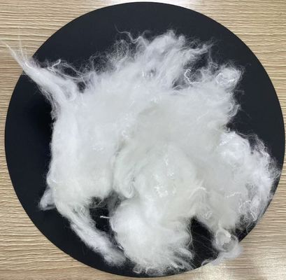 Un buon prezzo. Fibra di raffreddamento bianca Fibra Staple di poliestere 1.5D 38mm Alta Durabilità in linea