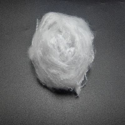 Un buon prezzo. Fibra Staple di poliestere riciclata 2.5D 51mm Bianco Alta resistenza al restringimento in linea