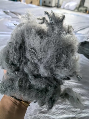 Un buon prezzo. Fibra di poliestere riciclata 2.5D 51mm Grigio Certificato OEKO-TEX in linea