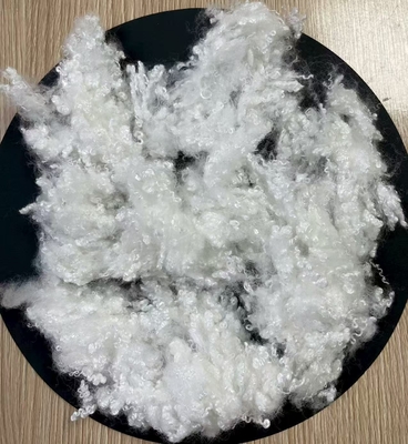 Un buon prezzo. Materiale di riempimento in fibra di poliestere coniugata a alta tenacità 32 mm in linea
