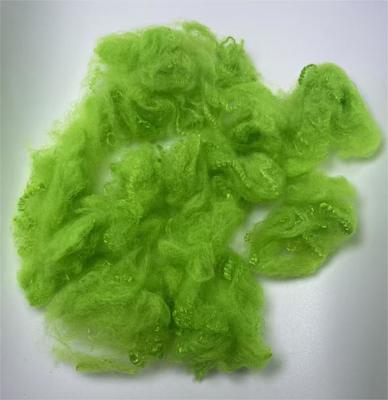 Un buon prezzo. Fibra di poliestere riciclata leggera con buona resistenza chimica e colore verde Qiuxiang in linea