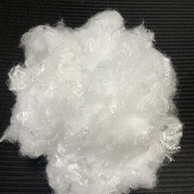 Un buon prezzo. 1.67D×38mm Fibra Staple Premium con Profilo Triangolare e Lucentezza Eccellente per Filati e Tessuti in linea