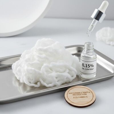 Un buon prezzo. Fibra corta di poliestere riciclato rivestita in silicone con contenuto di olio dello 0,15% e bassa umidità delle fibre per tessuti sostenibili in linea