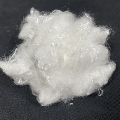 Un buon prezzo. Fibra di poliestere a tatto freddo 1.5D x 51mm, specifiche personalizzabili, fibra ad asciugatura rapida e rinfrescante per abbigliamento e biancheria da letto in linea