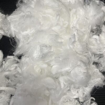 Un buon prezzo. Fibra termostatica a cambiamento di fase 2D * 25mm, fibra trattata con olio di silicio morbido per riempimento di abbigliamento caldo cuscino e riempimento tessile domestico in linea