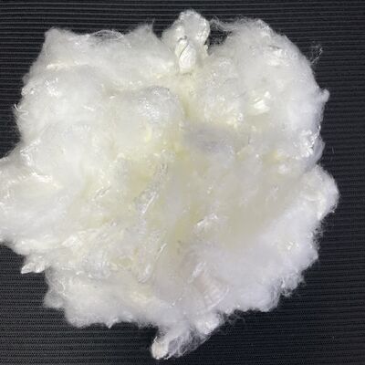 Un buon prezzo. Fibra acrilica ad alta luminosità 1.2D*38MM,Materia prima tessile antistatica per la filatura di abbigliamento e tessuti non tessuti in linea